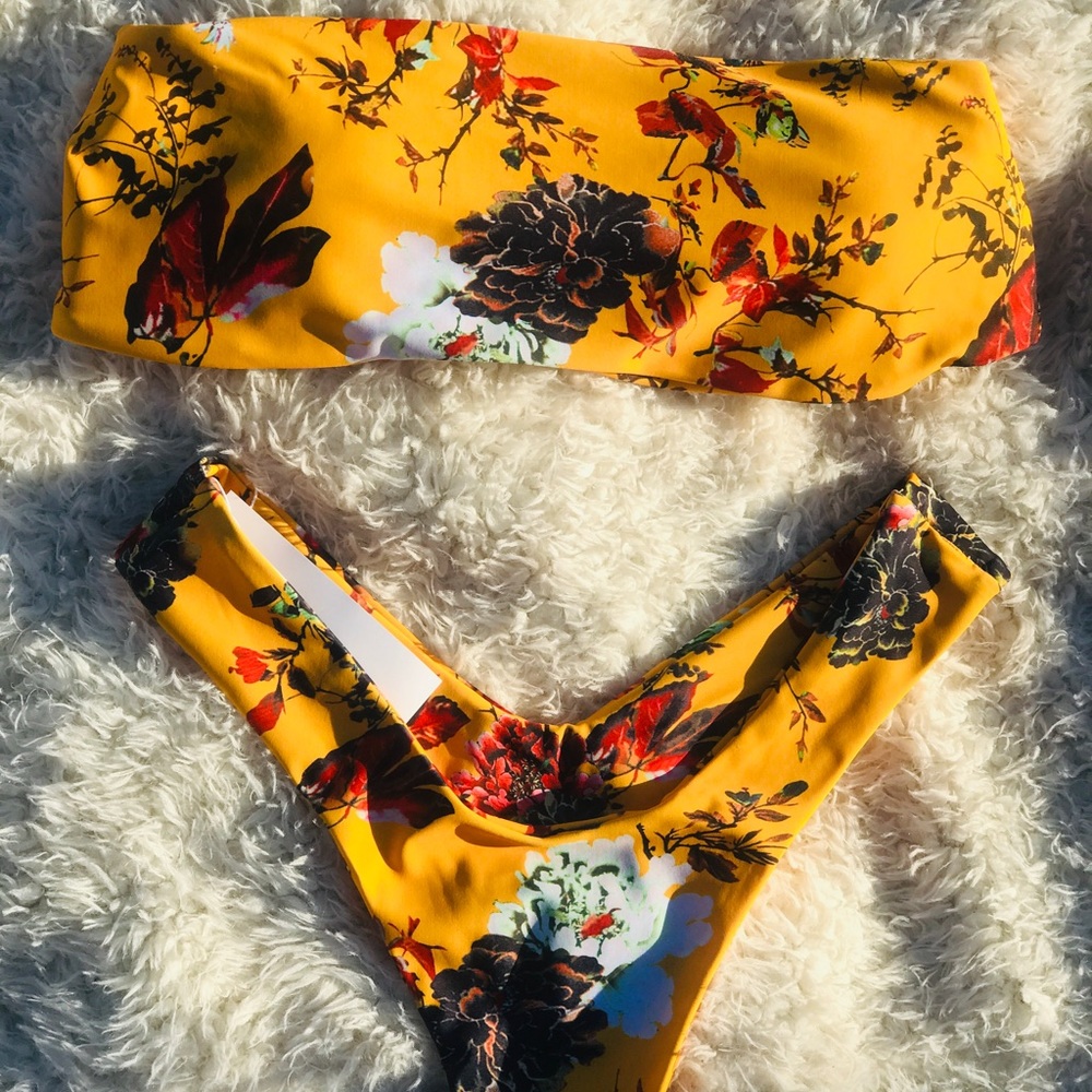 Bathing suits - Picture 3 of 3